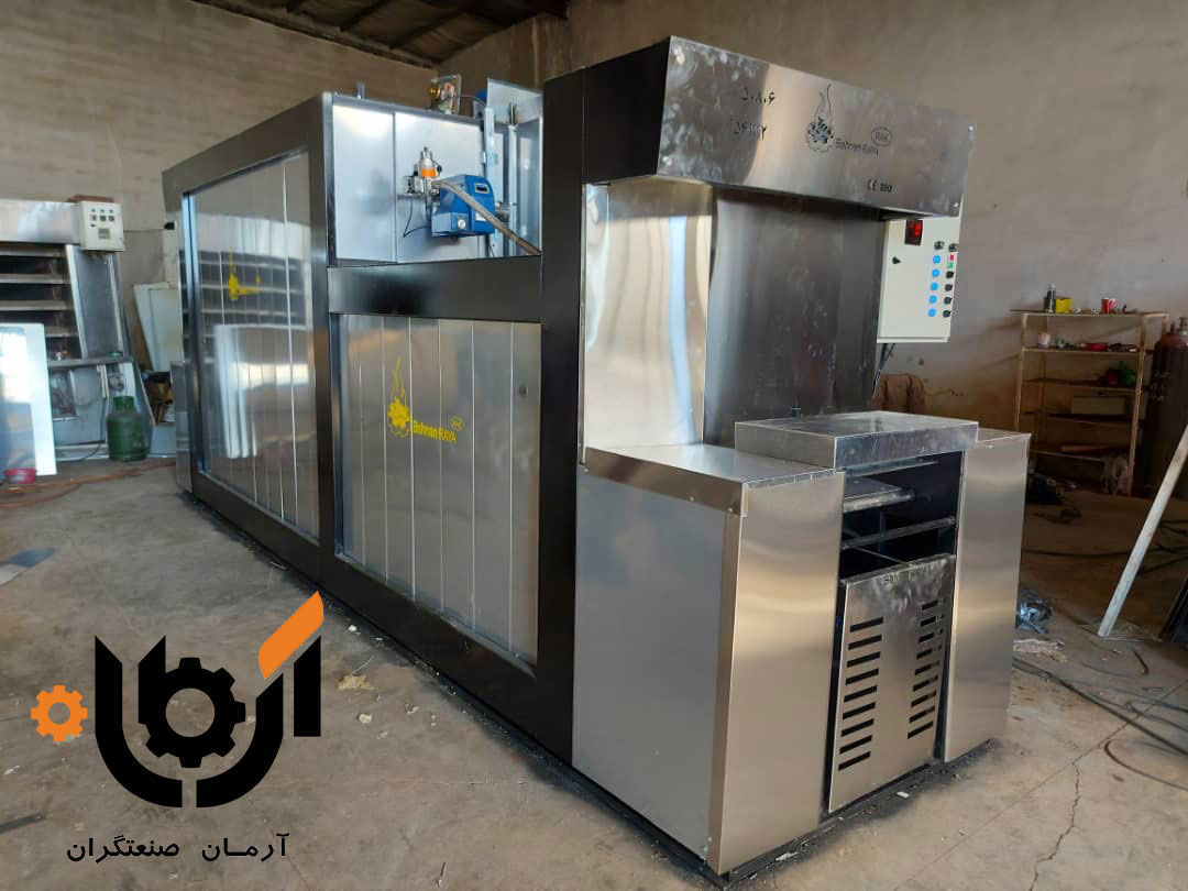  تنور دوار سه متریدستگاه تنور دوار ۳۰۰۰ برای پخت نان سنگکی (بربری و روغنی و همچنین خشکه پزی و نان تیری) در نانوایی های شخصی و حتی شرکت های بزرگ صنعتی با تعداد پرسنل بالا ، پادگان ها، مراکز دولتی و ارگان هایی که دارای تعاونی مصرف هستند، استفاده می‌شود.در ساختار تنور دوار سه متری​ از سنگ های چدنی با ضخامت بالا استفاده شده است. به دو دلیل مهم در این دستگاه از سنگ چدنی با ضخامت بالا استفاده می‌شود:نگهداری طولانی مدت گرمای مشعل ها و سرد نشدن سریع سنگعدم پوسته شدن سنگ چدن و عمر بالای آن09164419121 